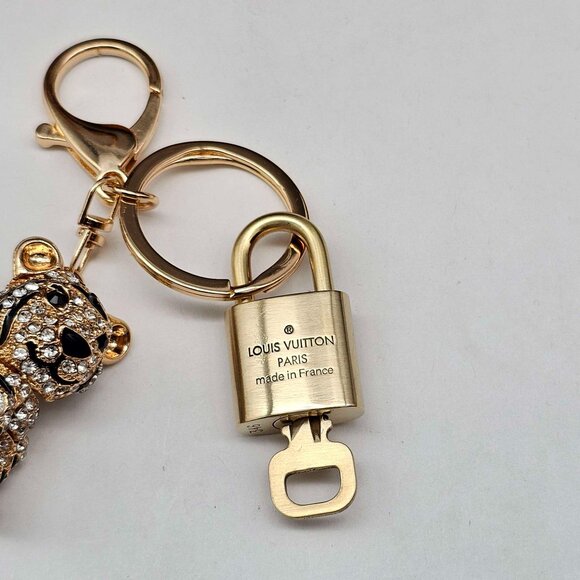 Authentic Louis Vuitton Lock & Key with unbranded Bagcharm, Keychain 112825 - Picture 7 of 8